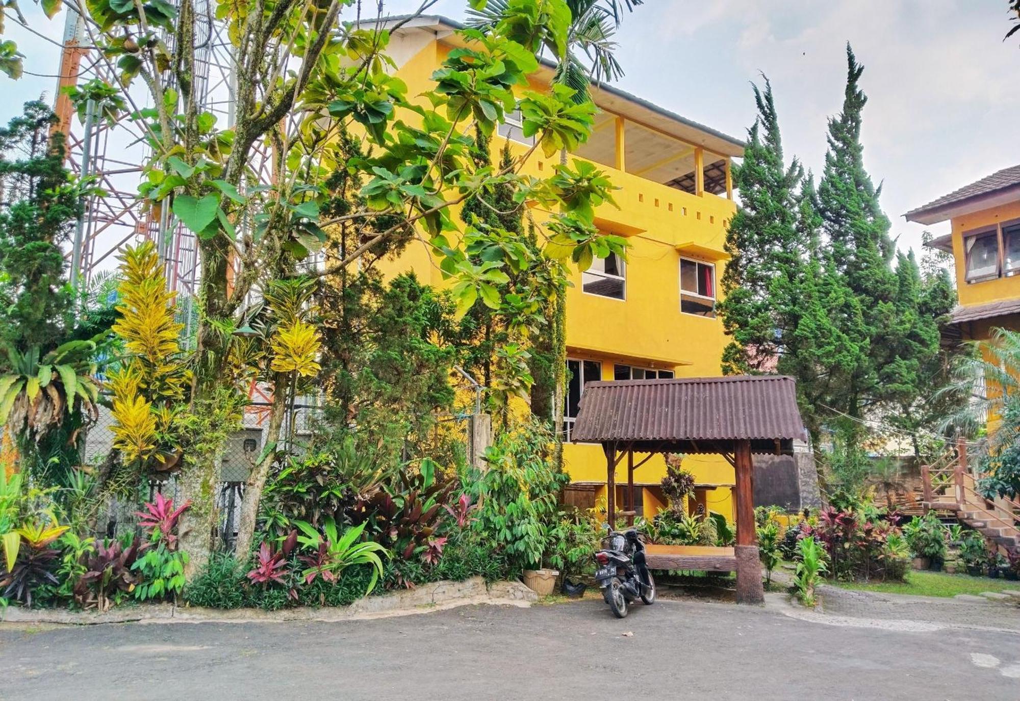 Hotel New Sabrina Cisarua Exterior photo